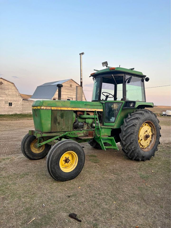 John Deere 4230